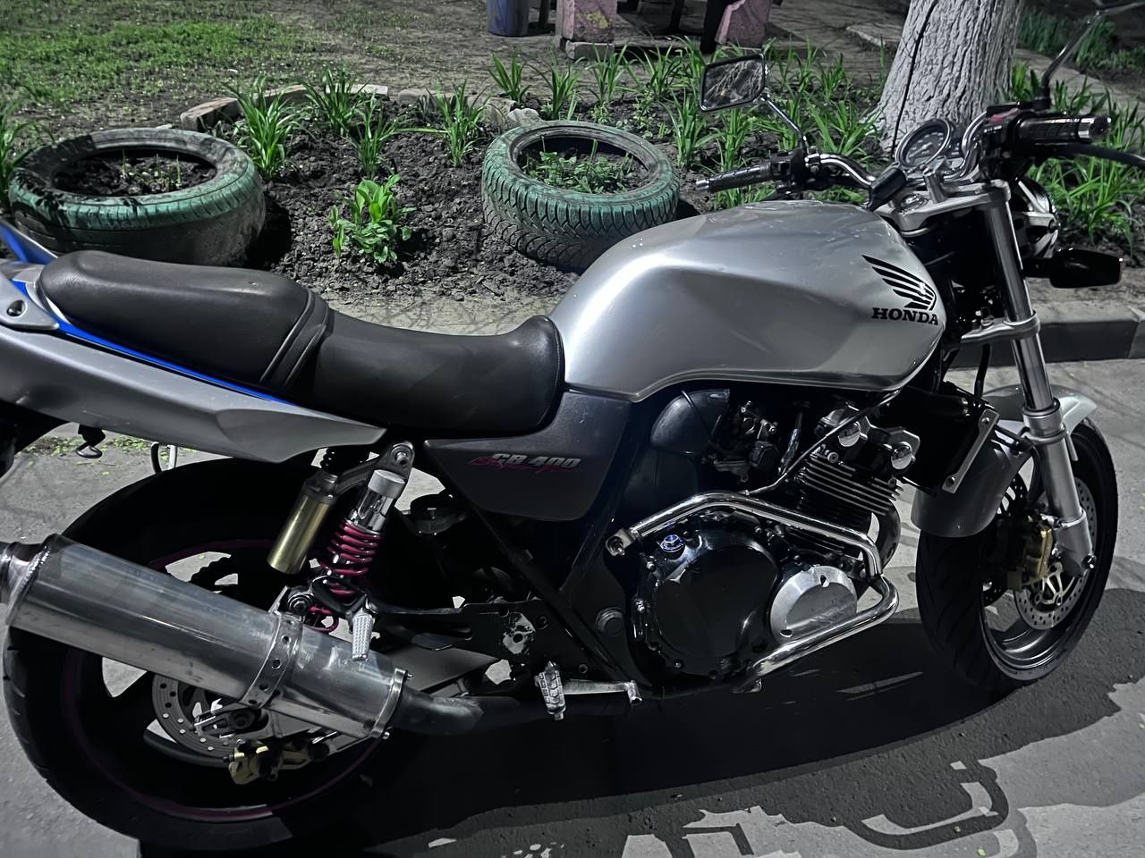 Honda cb 400 vtec 2