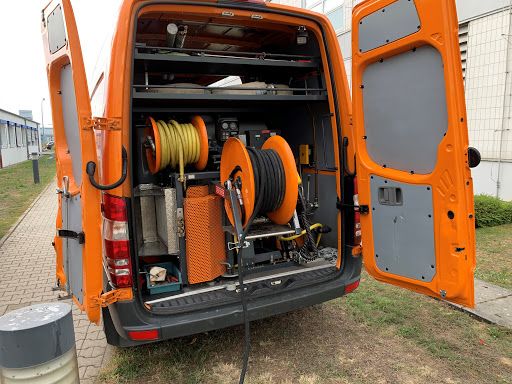 Чистка каналізації, промивка і прочистка труб від засорів в Обухові