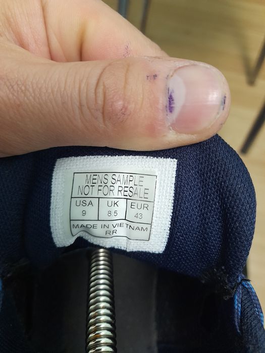 MERRELL..взутя для бігу стан хороший розмір 43 довж.уст.27.см