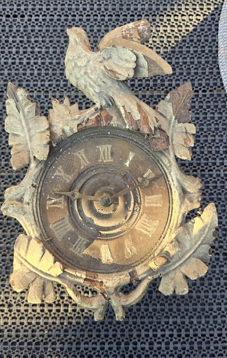 Stare zegary do renowacji z mechanizmami
Tytuł: Stary zegar z kukułką