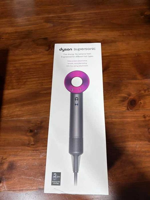 Nowa suszarka Dyson Supersonic  Fuksja