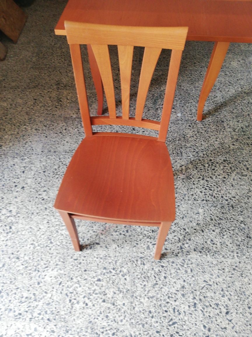 Conjunto de mesa com 4 cadeiras