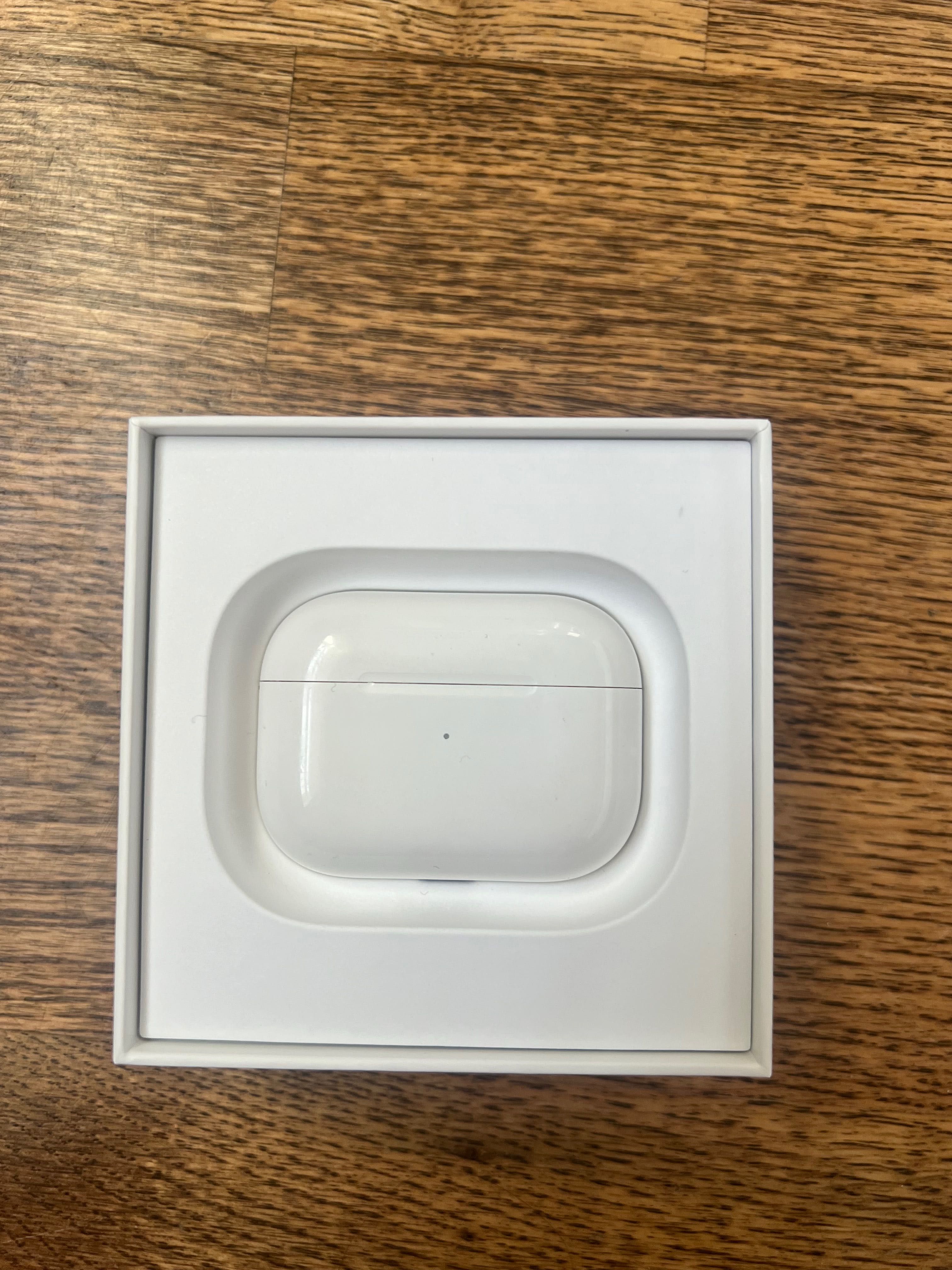 Продам Apple AirPods Pro MagSafe Charging Case