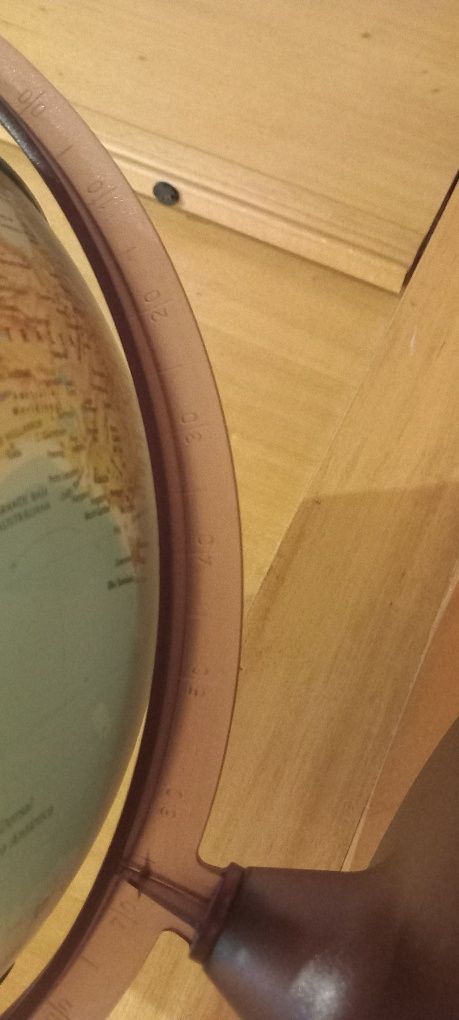 Globo iluminador em língua portuguesa