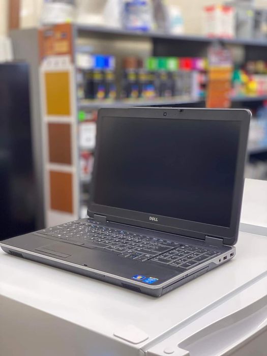 Ноутбук  Dell в ідеальному стані