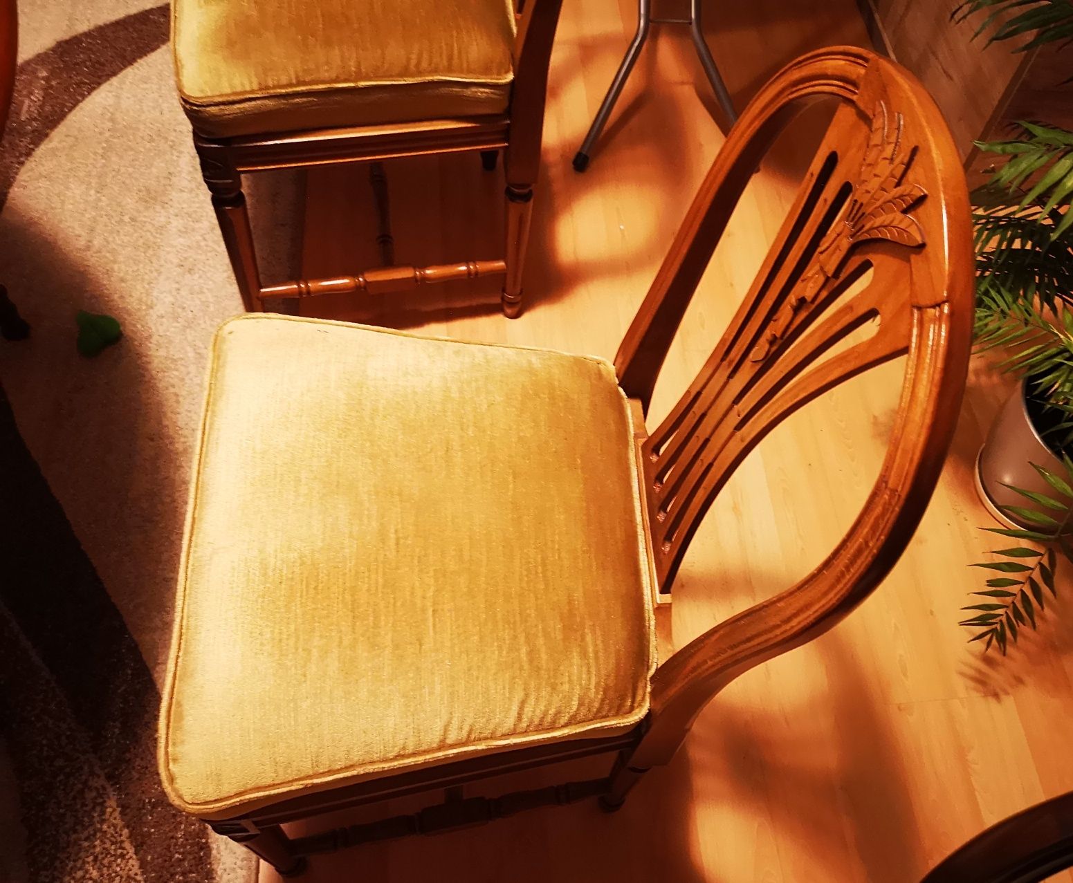 Rozkładany stół klapak z krzesłami antyk
