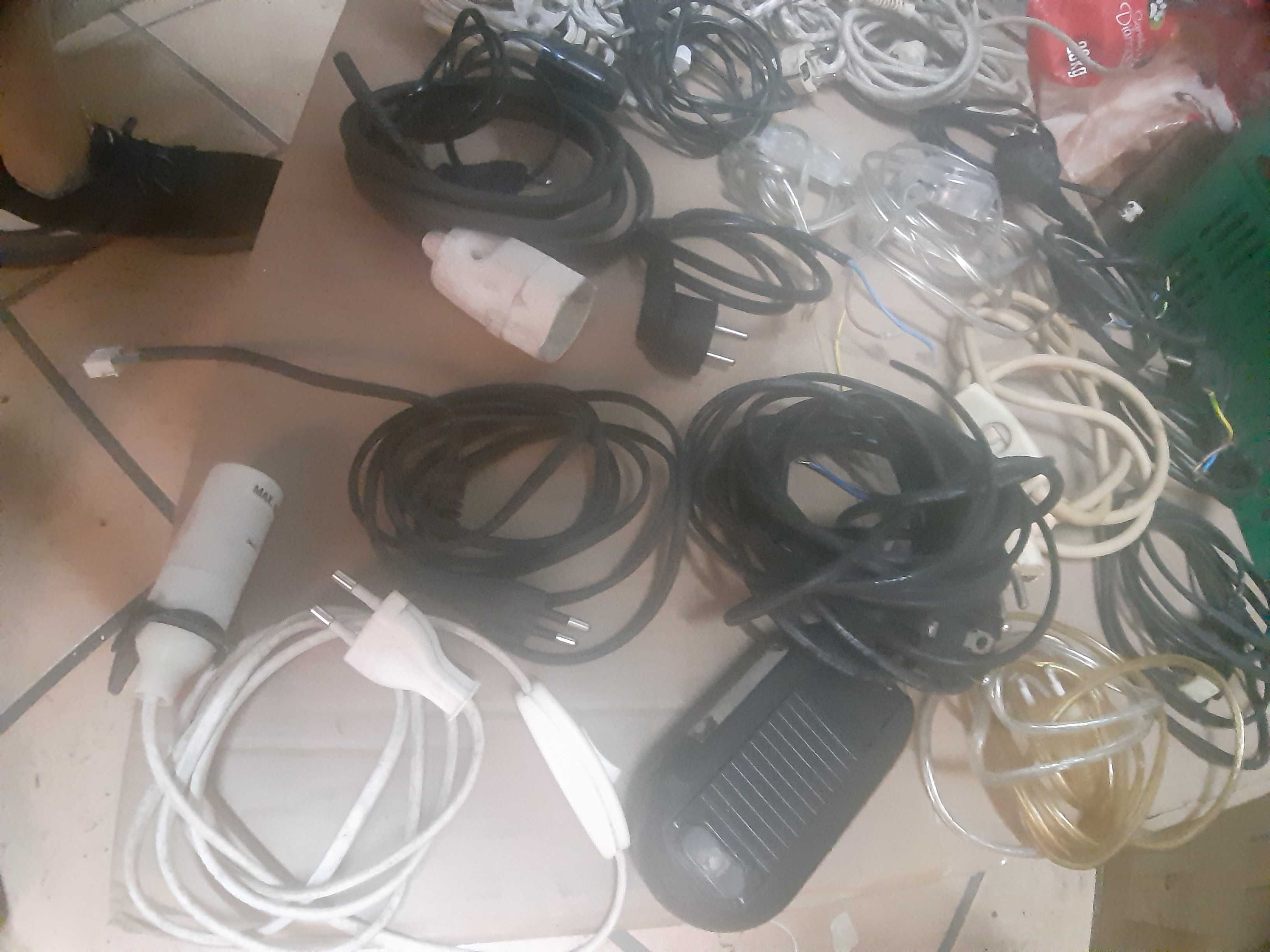 Diversas cabos para ligação