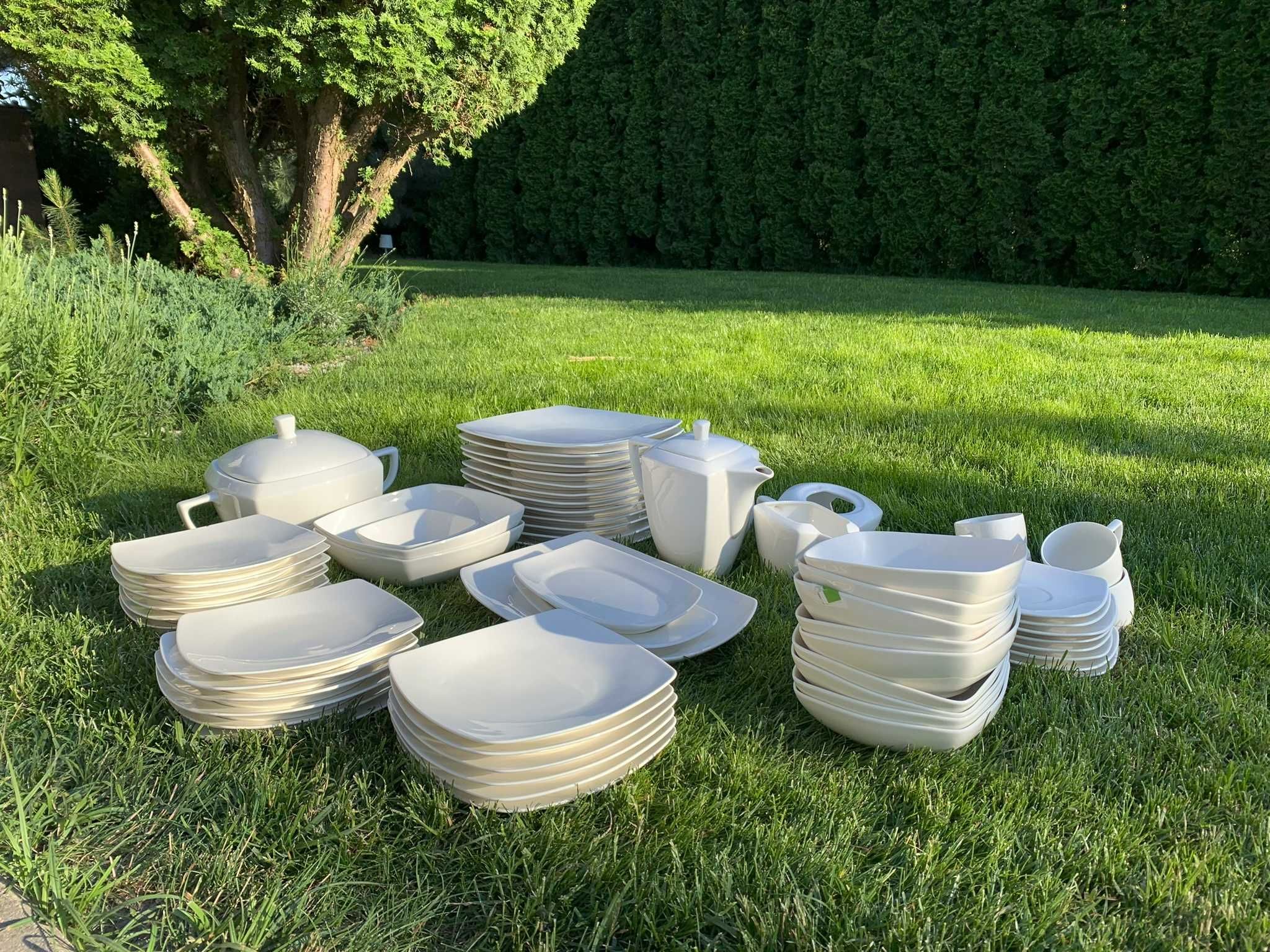 Duży zestaw porcelanowy obiadowo-śniadaniowy Karolina Zastawa stołowa