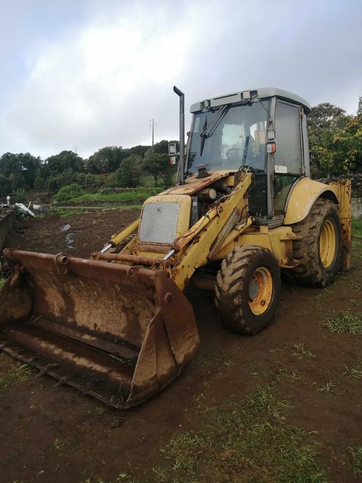 Retroescavadora new holland