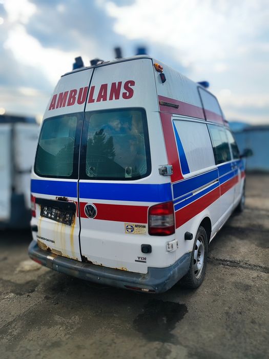 Volkswagen T5 karetka, kamper komplet szafek bocznych