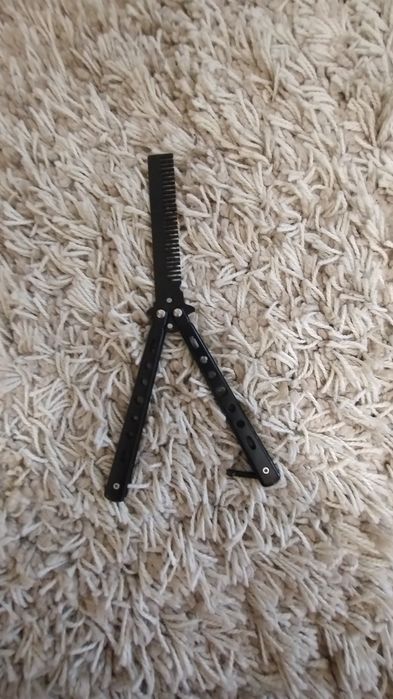 Продам складний гребінець, в стилі ножика метелика