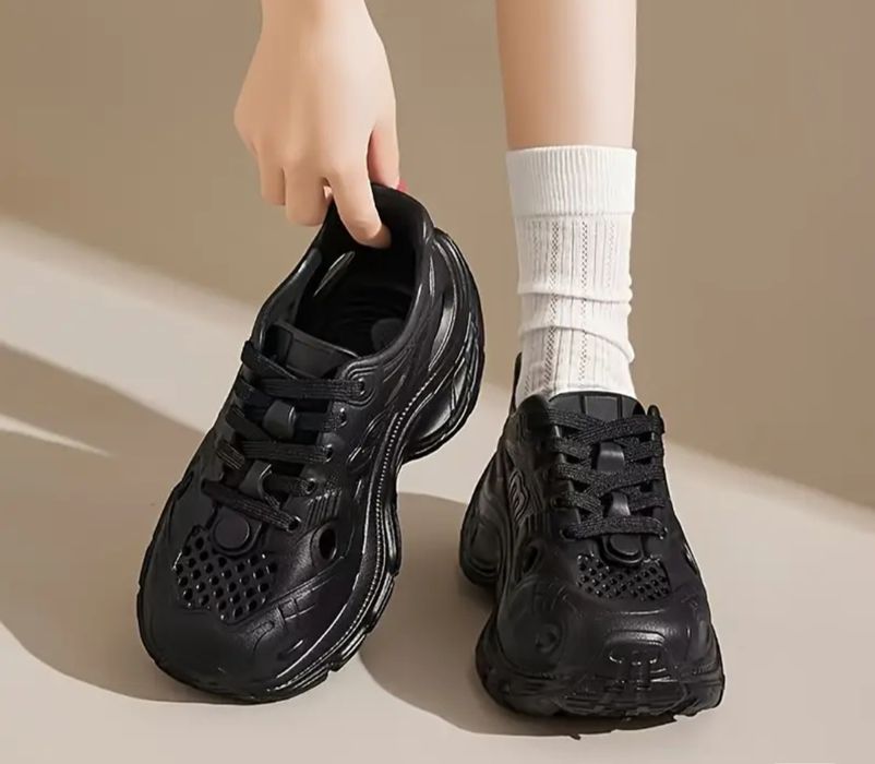 Кросівки нові резинові