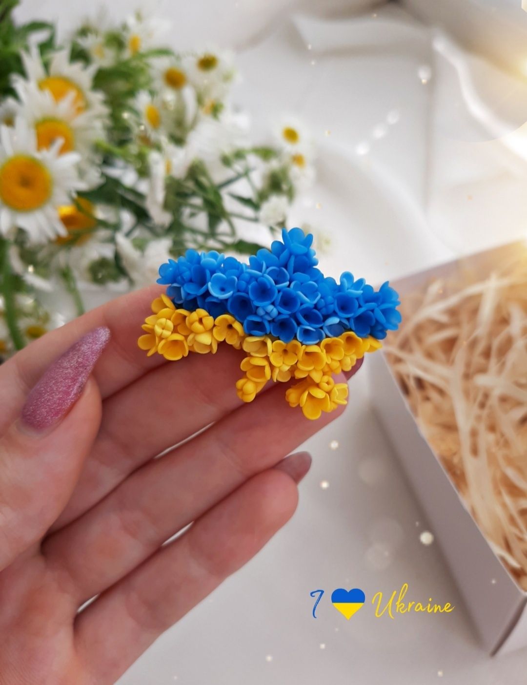 Патріотична брошка "Квітуча Україна" з полімерної глини | HANDMADE