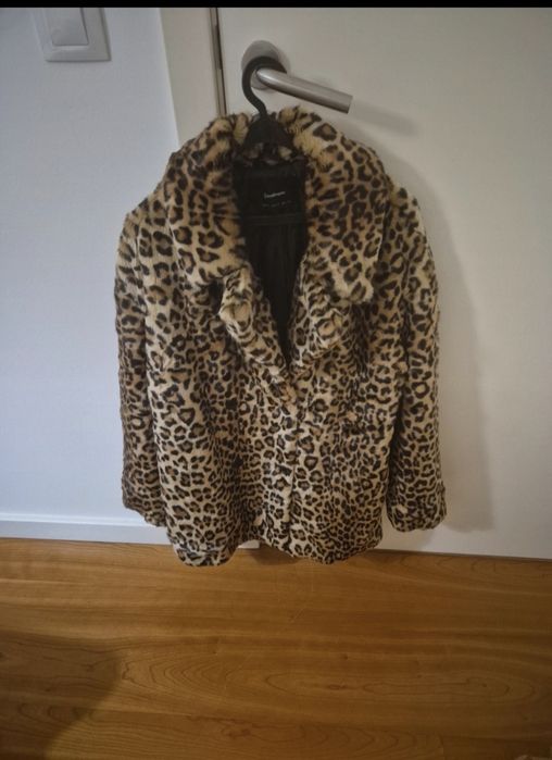 Vendo sobretudo pêlo sintético stradivarius