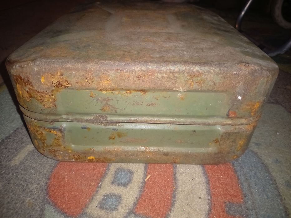 Kanister na paliwo niemiecki