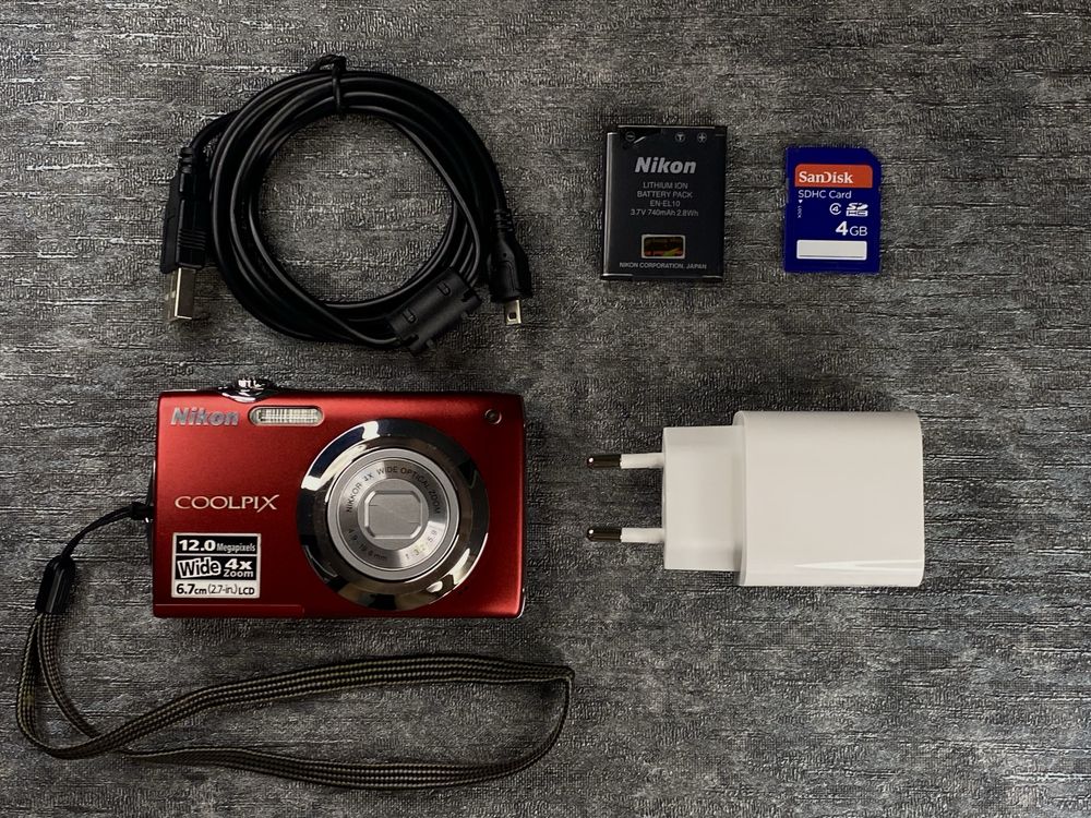 Nikon Coolpix S3000 ідеальний стан
