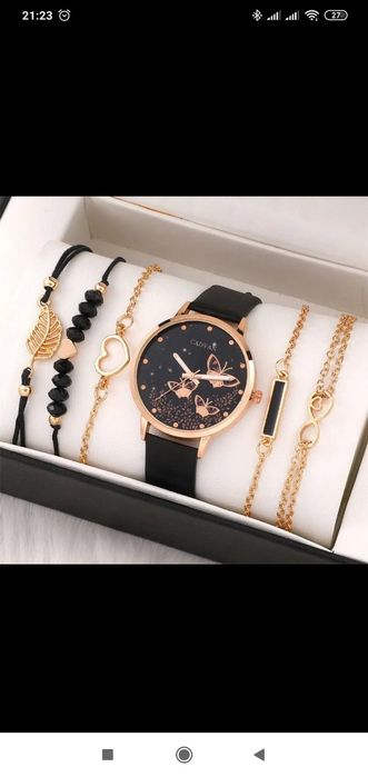 Стильні годинники з аксесуарами