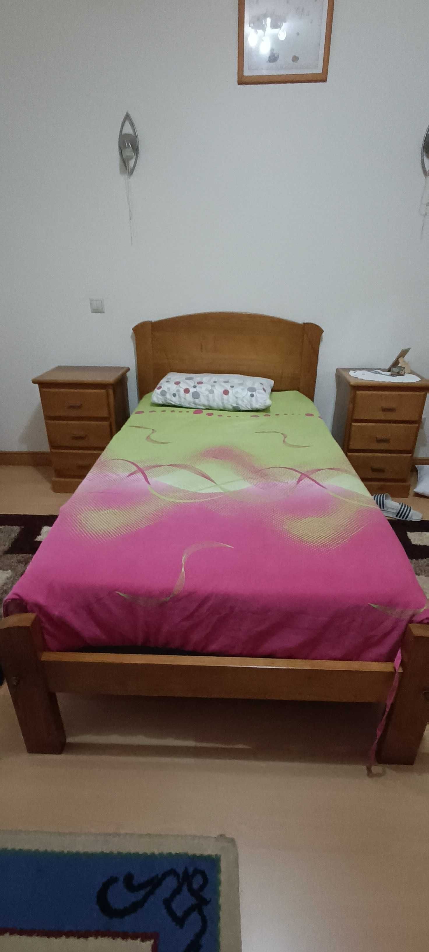 Cama solteiro mais mesinha