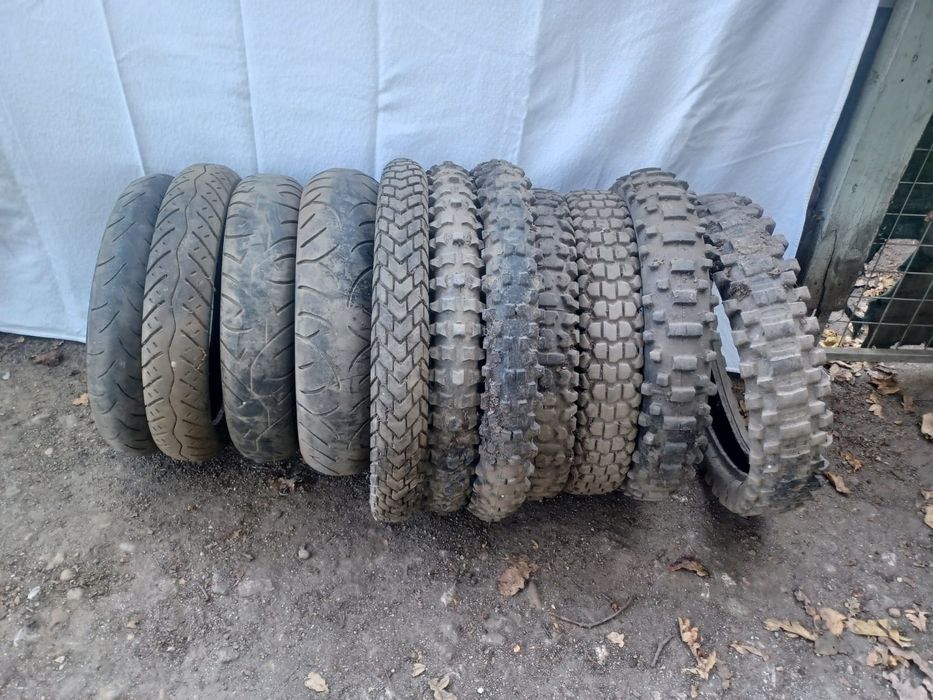 Várias peças de motas