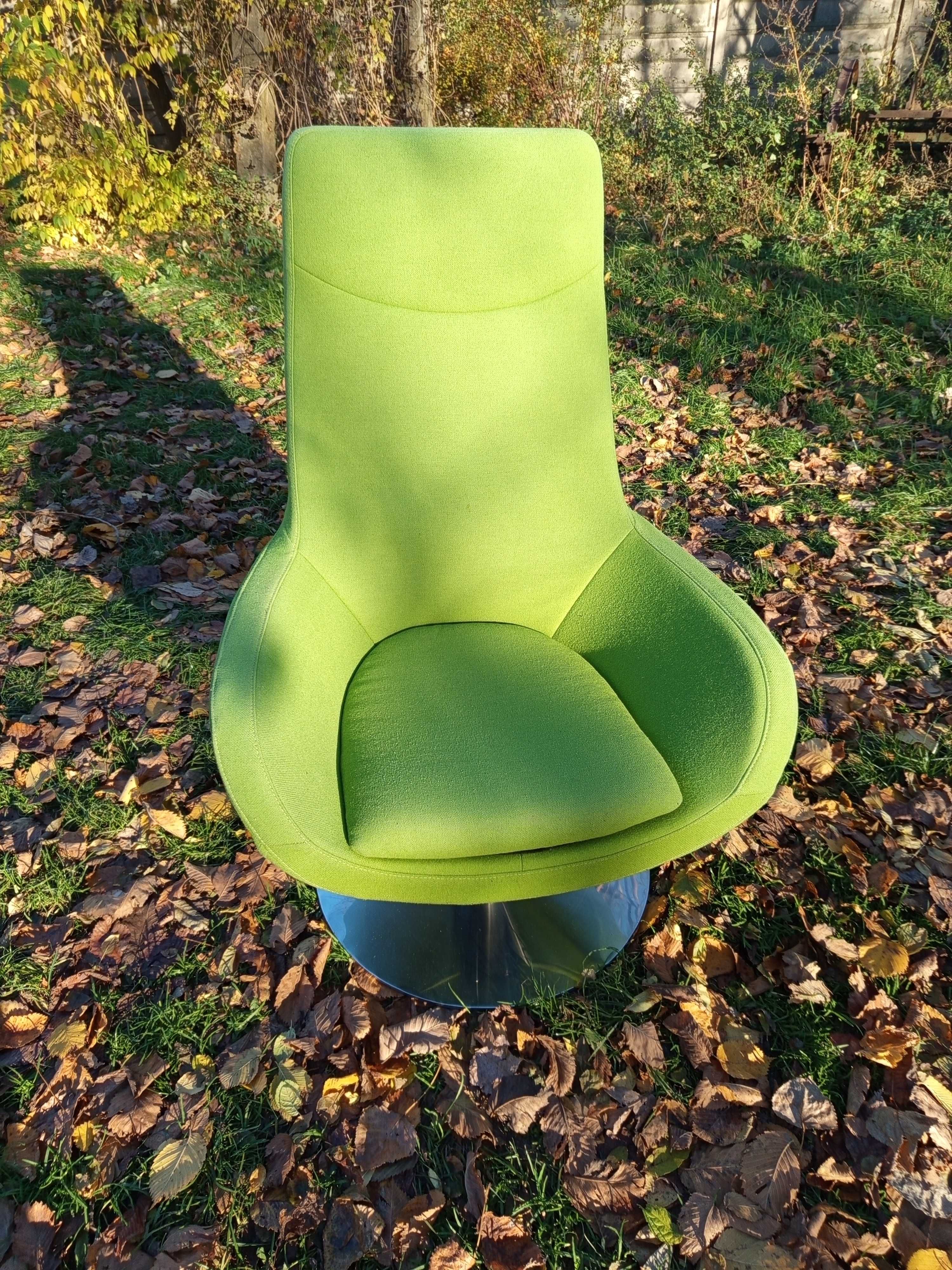 Fotel zielony z podnóżkiem ufo space age design do hotelu pensjonatu