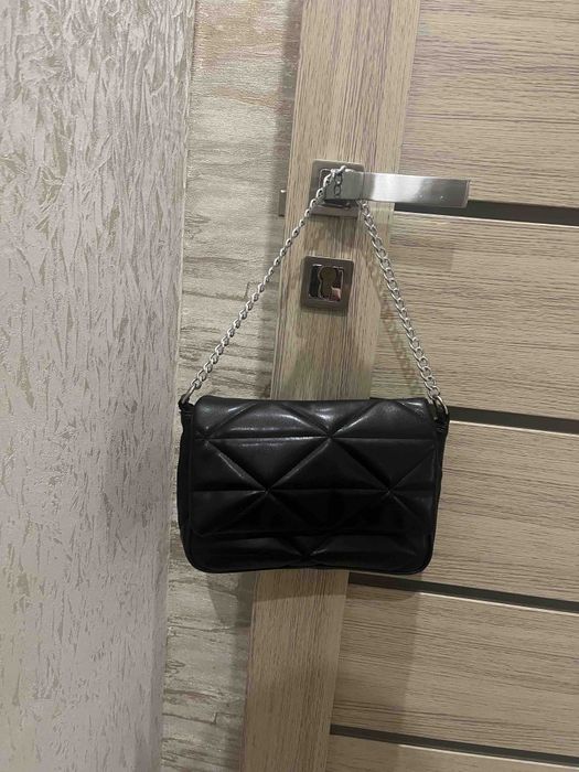 Жіноча чорна сумочка