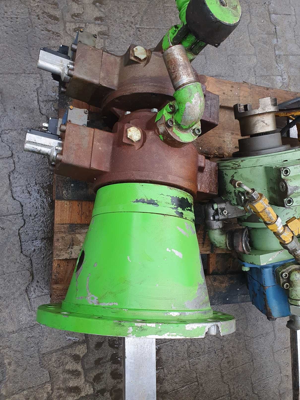 pompa hydrauliczna MOOG d 954- , 2030 / dD ciśnienie 350 bar