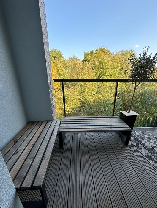 Ławka leżak na wymiar modułowa na balkon dwa moduły drewno i metal
