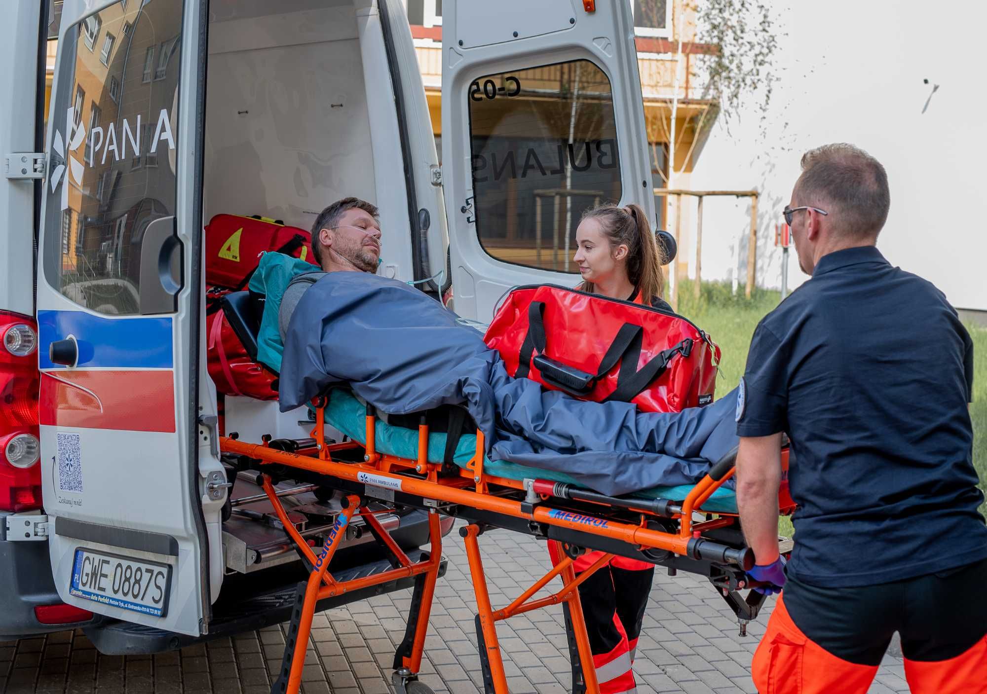 Transport medyczny, transport karetką, ambulans