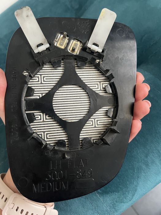 Скло на Volvo S60 оригінальне