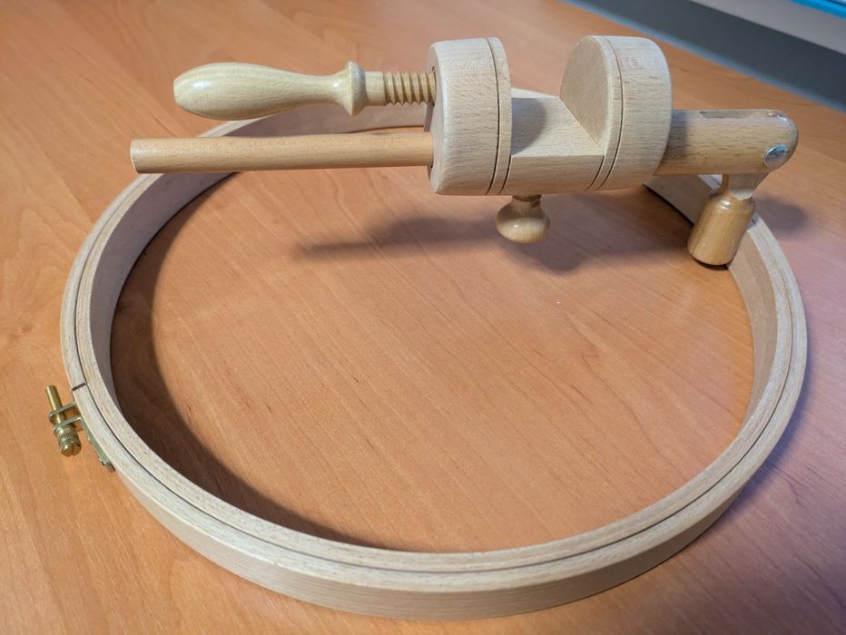 П'яльці круглі дерев'яні з кріпленням до столу Klass & Gessmann