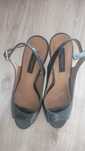 Lakierowane buty na obcasie