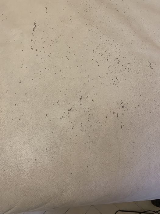 Диван кожаный бежевый