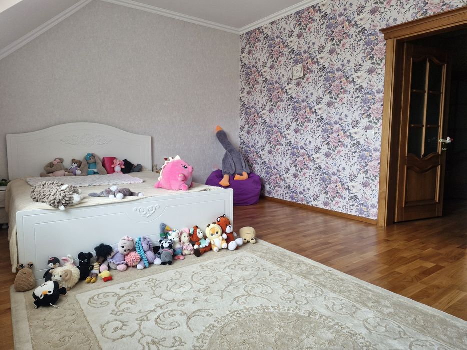 Двоповерховий дуплекс с сучасним капітальним ремонтом