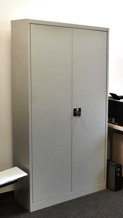 Szafa biurowa na dokumenty z sejfem