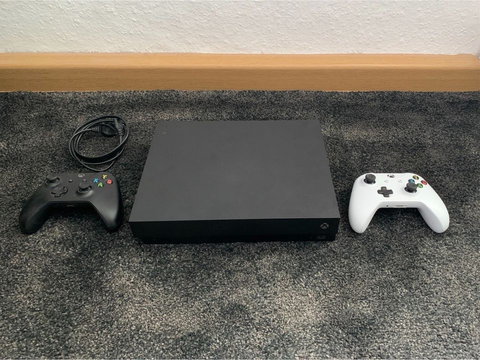 Xbox One X 1TB +Аккаунт