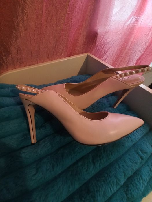 Продам шкіряні жіночі босоніжки, туфлі