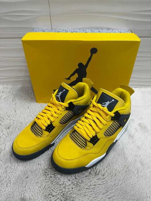 Jordan 4 Retro Lightning  39 EU / 6,5US 24,5 CM