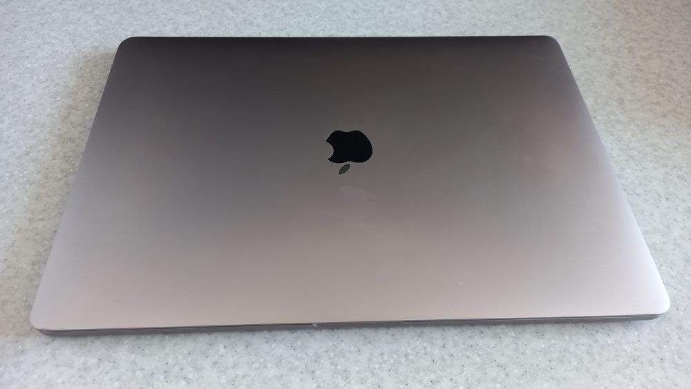 Macbook Pro model A1707