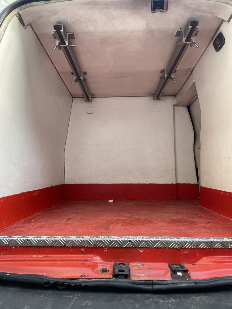 Citroen Berlingo 1.6 Hdi 3 lugares Isotermica