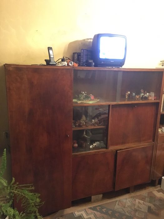 Kredens z czasów PRL