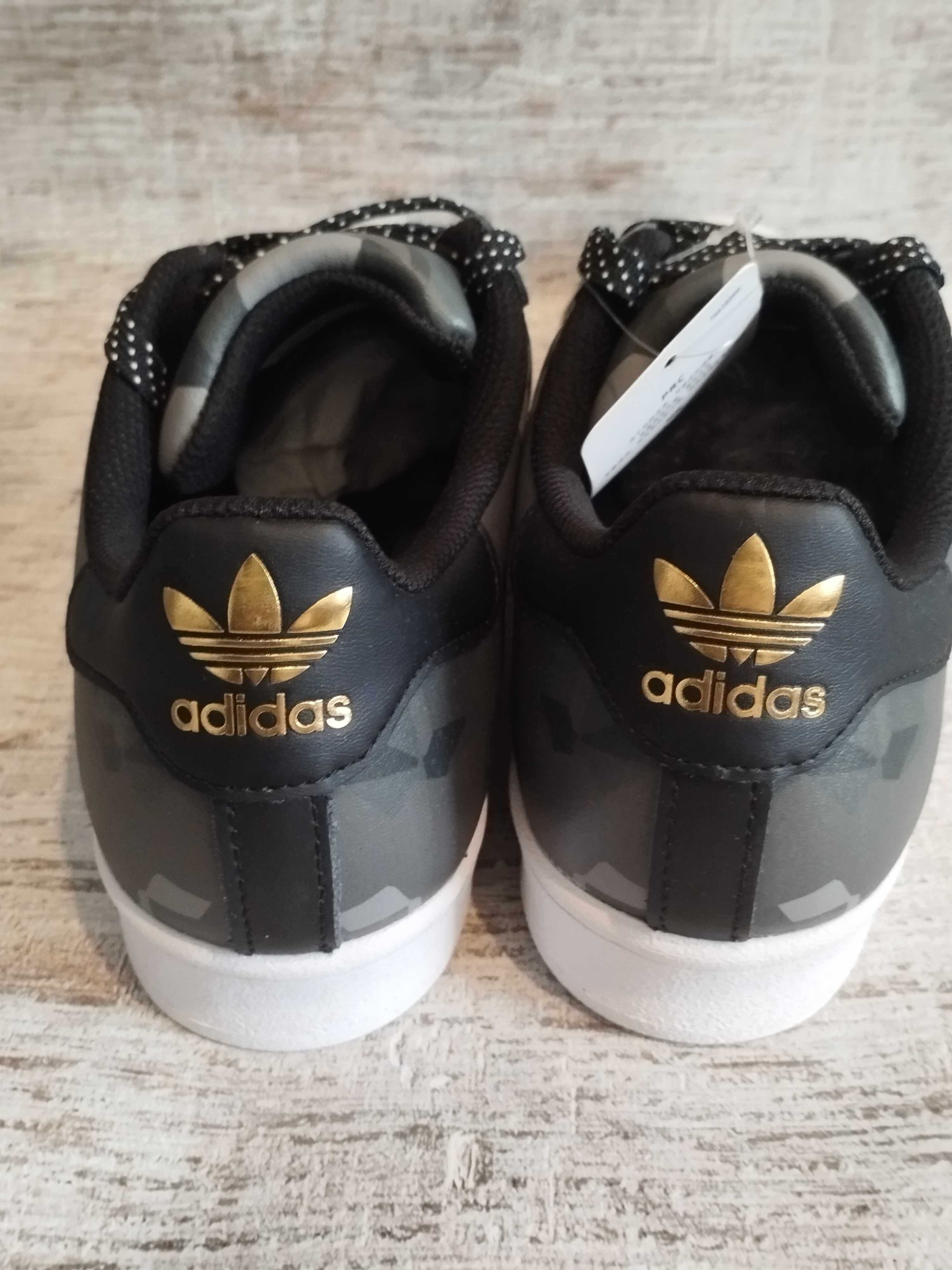 Adidas Superstar z limitowanej edycji.