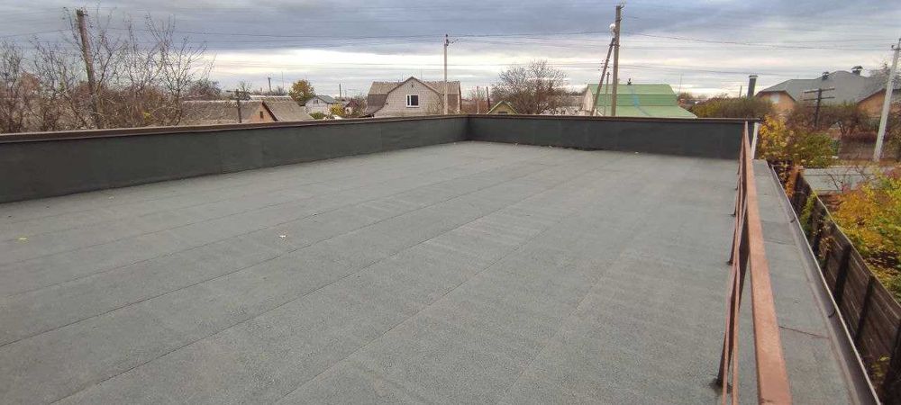 Коттедж з бомбоупорним дахом в Любимовке (Гуровщина) – 15 км от Киева!