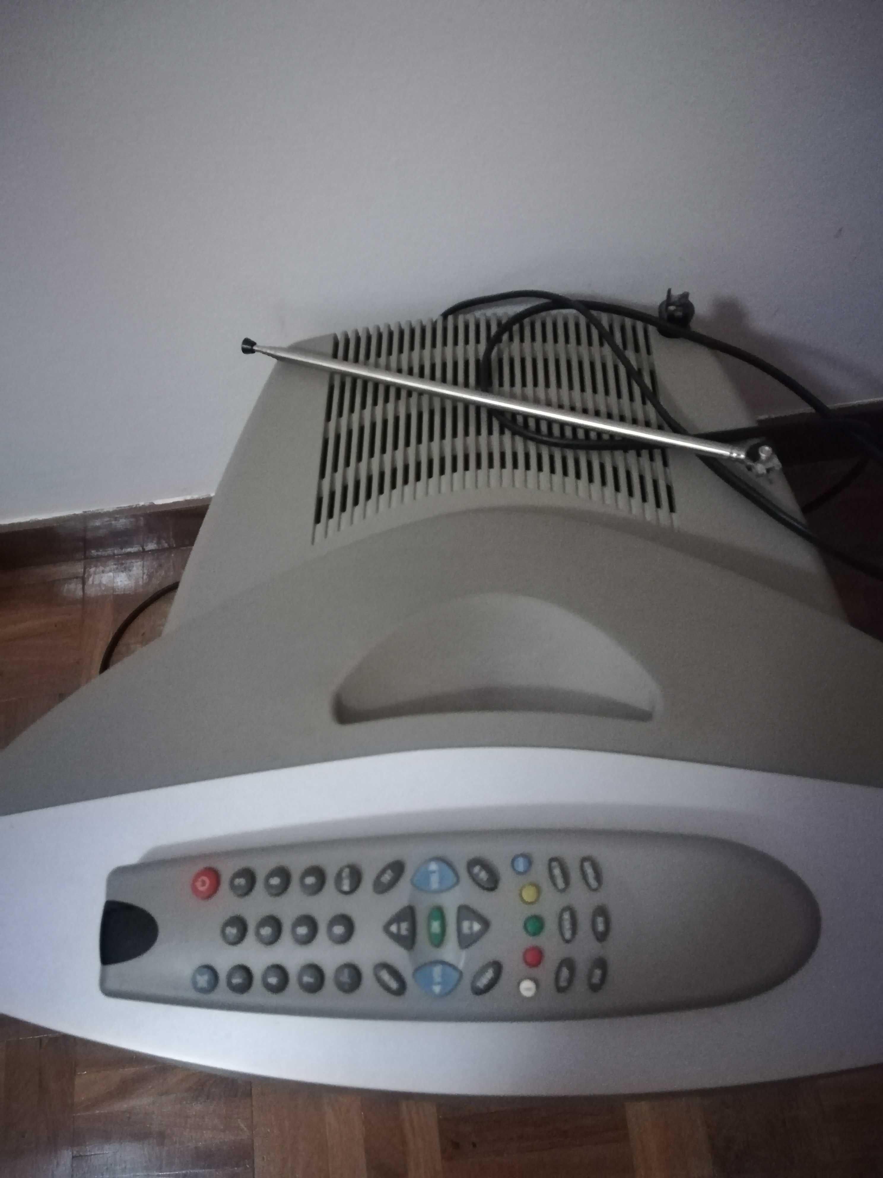 1 televisor antigo marca Watson - a funcionar