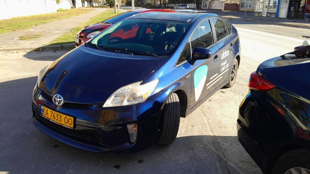 Аренда Toyota Prius 2013 р.в. під таксі і власні.