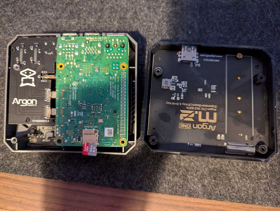 Raspberry Pi 4 Model B + caixa Argon ONE M.2 + adaptador Wi-Fi