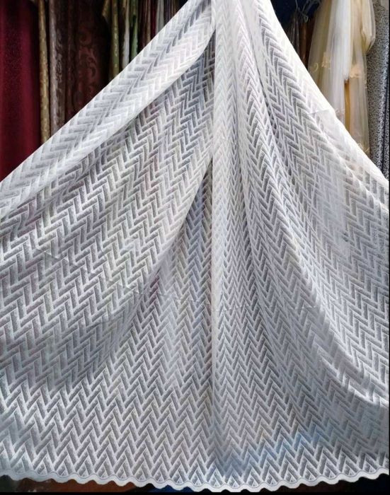 Відріз якісної, гарної, напівпрозорої тканини