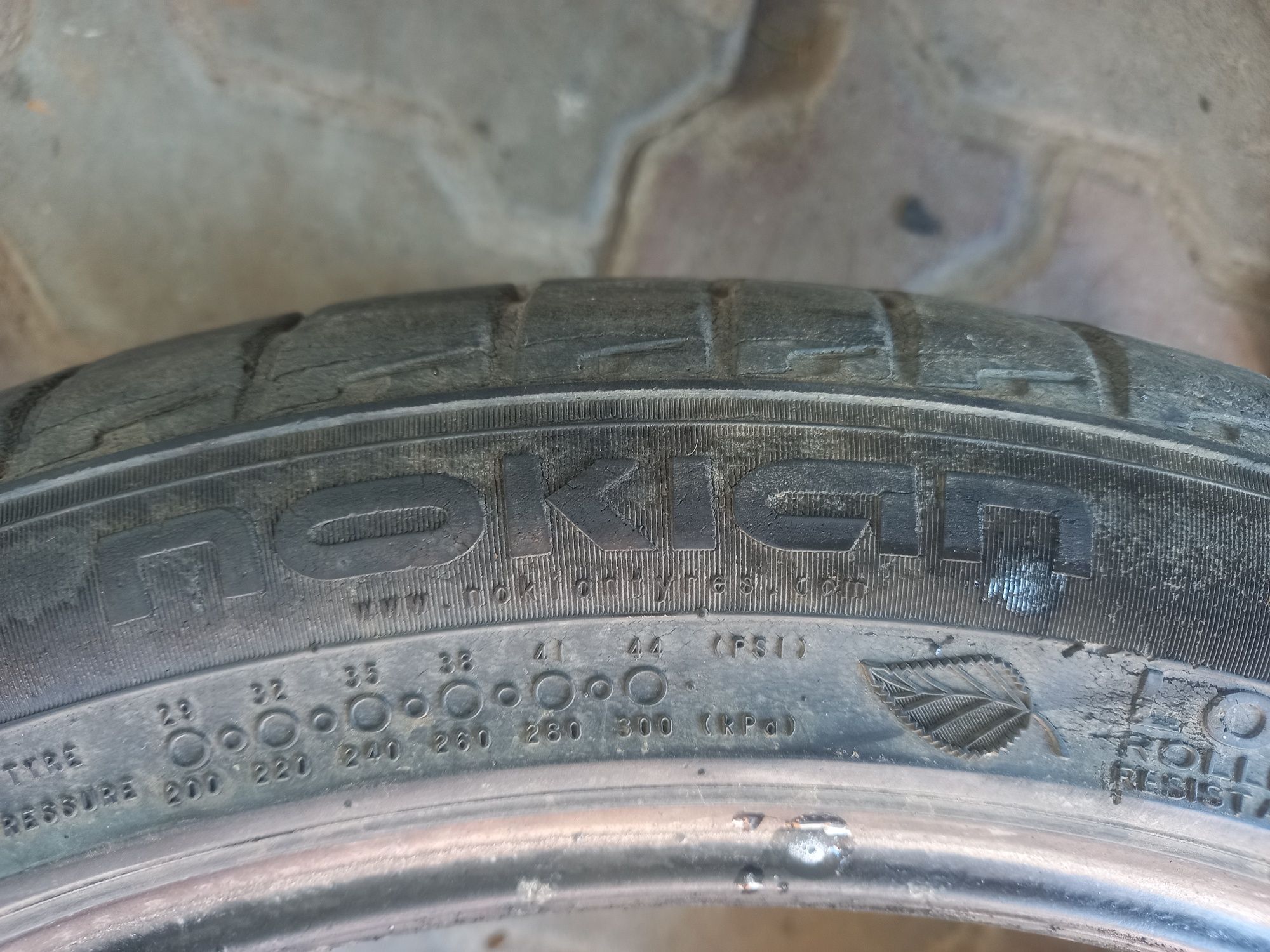 Резина 225 45 17 Nokian xakka blue, Brichstone turanza  ER300