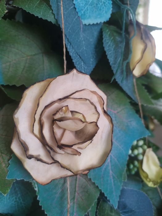 Wyjątkowe drzewko świąteczne, choinka, dekoracja, ozdoba, kwiaty