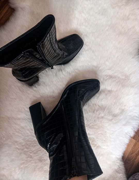 Botki czarne piękne nowe butik 39