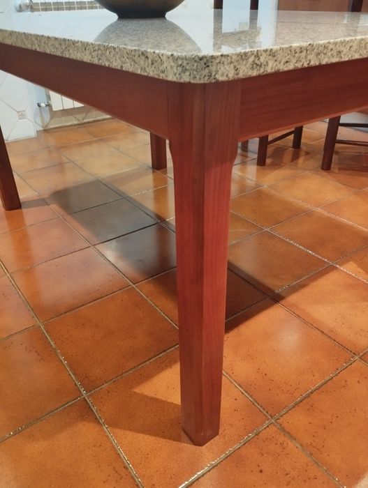 Mesa madeira maciça e granito